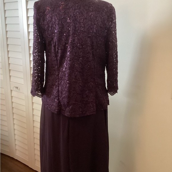 Two piece Evening gown.  Excellent condition.  Fully lined. Non smoking home. - Picture 2 of 6